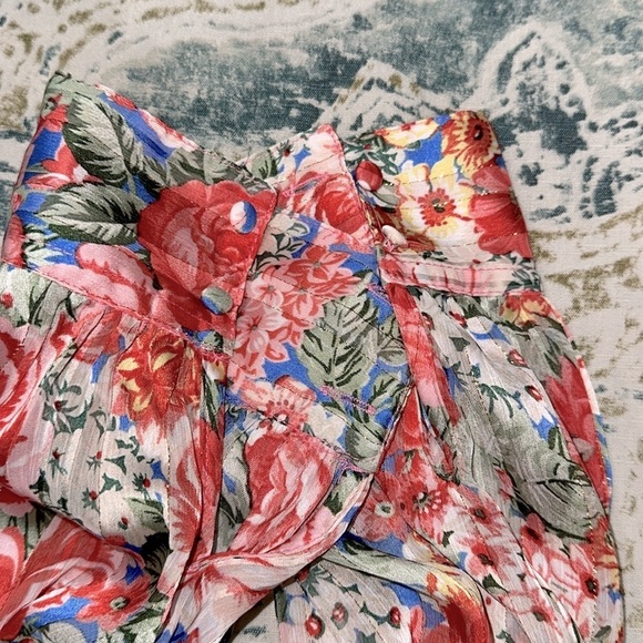Eesome Red and White floral Long Sleeve Notched Collar Blouse size small - Picture 5 of 7